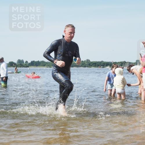 22.06.2025 - Viking Triathlon KatJ http://msf.ph/oto/8101155 22.06.2025 10:33:32 Schwimmen 38, 255, 300, 304, 348, 382, 457, 522, 524 meine-sportfotos.de