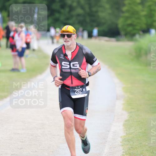 22.06.2025 - Viking Triathlon H.Heesch http://msf.ph/oto/8101177 22.06.2025 16:46:14 Laufen 292 meine-sportfotos.de