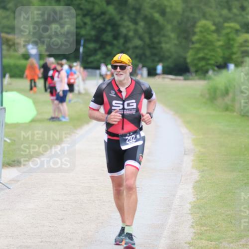 22.06.2025 - Viking Triathlon H.Heesch http://msf.ph/oto/8101201 22.06.2025 16:46:14 Laufen 292 meine-sportfotos.de