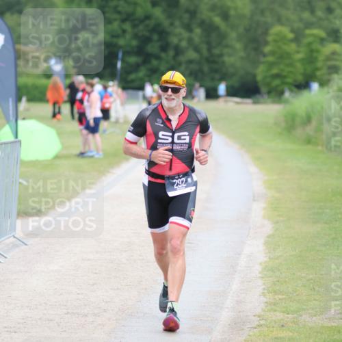 22.06.2025 - Viking Triathlon H.Heesch http://msf.ph/oto/8101212 22.06.2025 16:46:14 Laufen 292 meine-sportfotos.de