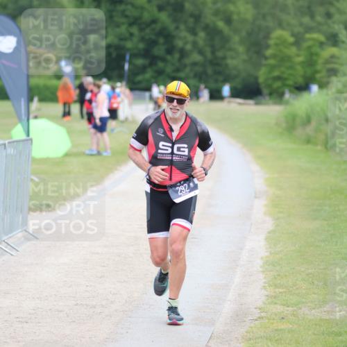 22.06.2025 - Viking Triathlon H.Heesch http://msf.ph/oto/8101231 22.06.2025 16:46:14 Laufen 292 meine-sportfotos.de