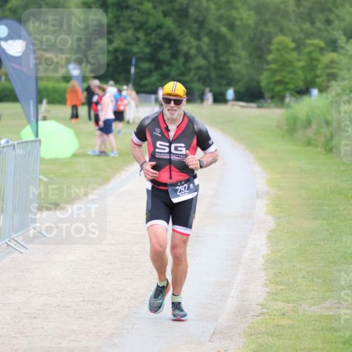22.06.2025 - Viking Triathlon H.Heesch http://msf.ph/oto/8101246 22.06.2025 16:46:15 Laufen 292 meine-sportfotos.de