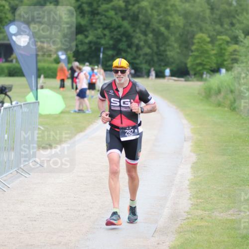 22.06.2025 - Viking Triathlon H.Heesch http://msf.ph/oto/8101260 22.06.2025 16:46:15 Laufen 292 meine-sportfotos.de