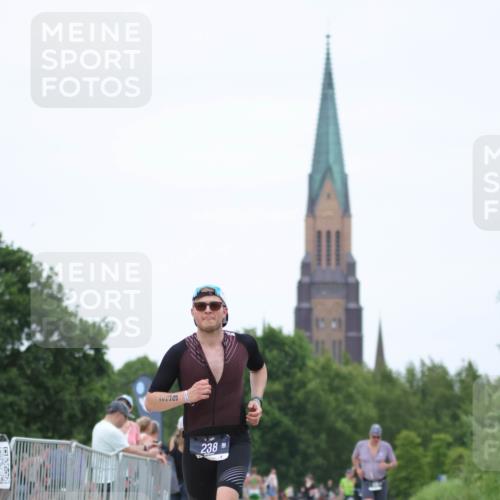 22.06.2025 - Viking Triathlon H.Heesch http://msf.ph/oto/8101267 22.06.2025 15:44:06 Laufen 238 meine-sportfotos.de