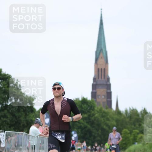 22.06.2025 - Viking Triathlon H.Heesch http://msf.ph/oto/8101280 22.06.2025 15:44:07 Laufen 238 meine-sportfotos.de