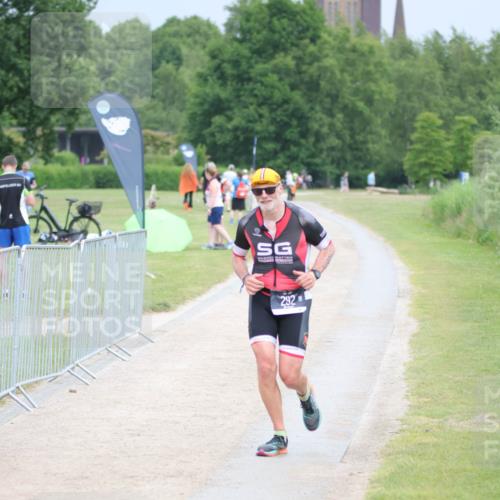 22.06.2025 - Viking Triathlon H.Heesch http://msf.ph/oto/8101300 22.06.2025 16:46:15 Laufen 292 meine-sportfotos.de