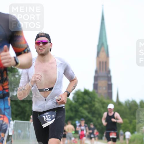 22.06.2025 - Viking Triathlon H.Heesch http://msf.ph/oto/8101340 22.06.2025 13:35:41 Laufen 242, 355, 635, 639 meine-sportfotos.de