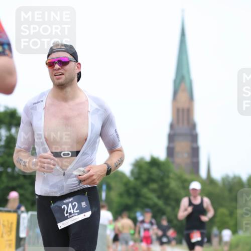 22.06.2025 - Viking Triathlon H.Heesch http://msf.ph/oto/8101350 22.06.2025 13:35:42 Laufen 242, 355, 635, 639 meine-sportfotos.de