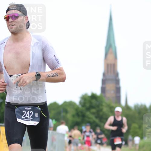 22.06.2025 - Viking Triathlon H.Heesch http://msf.ph/oto/8101363 22.06.2025 13:35:42 Laufen 242, 355, 635, 639 meine-sportfotos.de