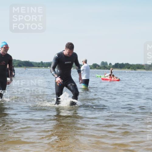 22.06.2025 - Viking Triathlon KatJ http://msf.ph/oto/8101425 22.06.2025 10:33:44 Schwimmen 5, 50, 149, 229, 242, 255, 304, 348, 349, 438, 457 meine-sportfotos.de