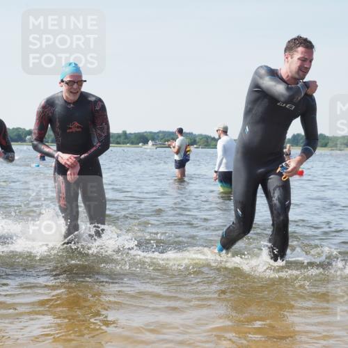 22.06.2025 - Viking Triathlon KatJ http://msf.ph/oto/8101456 22.06.2025 10:33:45 Schwimmen 5, 50, 149, 229, 242, 255, 304, 348, 349, 438, 457 meine-sportfotos.de