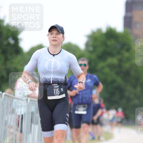22.06.2025 - Viking Triathlon H.Heesch http://msf.ph/oto/8101853 22.06.2025 15:45:31 Laufen 115, 449 meine-sportfotos.de