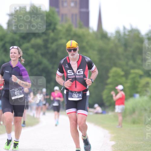 22.06.2025 - Viking Triathlon H.Heesch http://msf.ph/oto/8101964 22.06.2025 15:45:46 Laufen 292, 412 meine-sportfotos.de