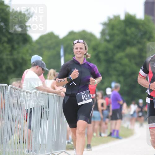 22.06.2025 - Viking Triathlon H.Heesch http://msf.ph/oto/8101971 22.06.2025 15:45:47 Laufen 292, 412 meine-sportfotos.de