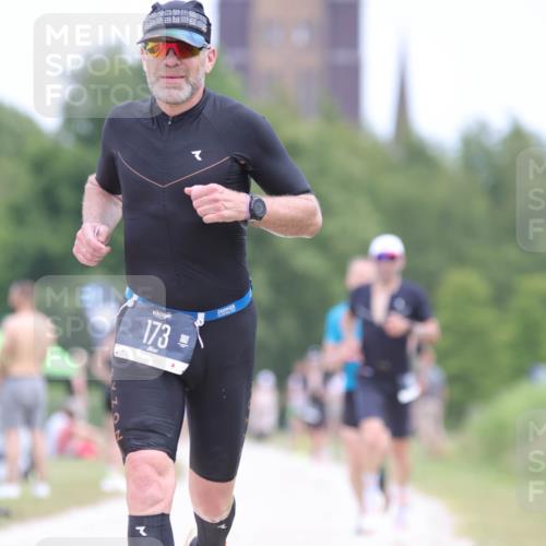 22.06.2025 - Viking Triathlon H.Heesch http://msf.ph/oto/8102005 22.06.2025 13:36:39 Laufen 125, 128, 173, 311 meine-sportfotos.de