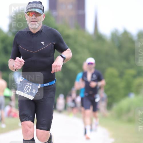22.06.2025 - Viking Triathlon H.Heesch http://msf.ph/oto/8102008 22.06.2025 13:36:39 Laufen 125, 128, 173, 311 meine-sportfotos.de