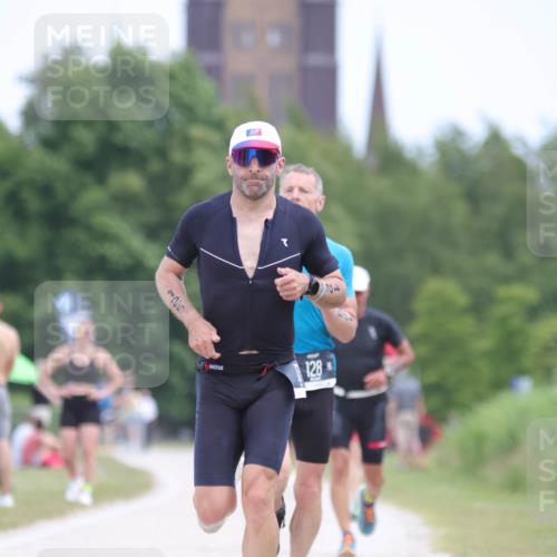 22.06.2025 - Viking Triathlon H.Heesch http://msf.ph/oto/8102020 22.06.2025 13:36:42 Laufen 125, 128, 173 meine-sportfotos.de