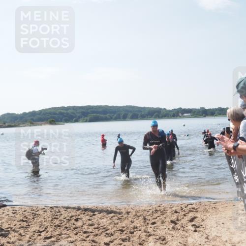 22.06.2025 - Viking Triathlon MichiJ http://msf.ph/oto/8102102 22.06.2025 10:45:54 Schwimmen 95, 217, 342, 360, 372, 425, 468, 615, 621, 633 meine-sportfotos.de