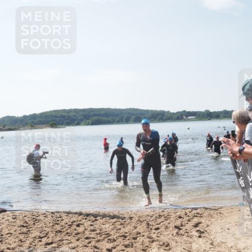 22.06.2025 - Viking Triathlon MichiJ http://msf.ph/oto/8102125 22.06.2025 10:45:54 Schwimmen 95, 217, 342, 360, 372, 425, 468, 615, 621, 633 meine-sportfotos.de