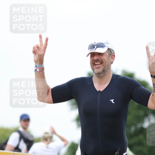 22.06.2025 - Viking Triathlon H.Heesch http://msf.ph/oto/8102216 22.06.2025 15:46:25 Laufen 335, 456 meine-sportfotos.de