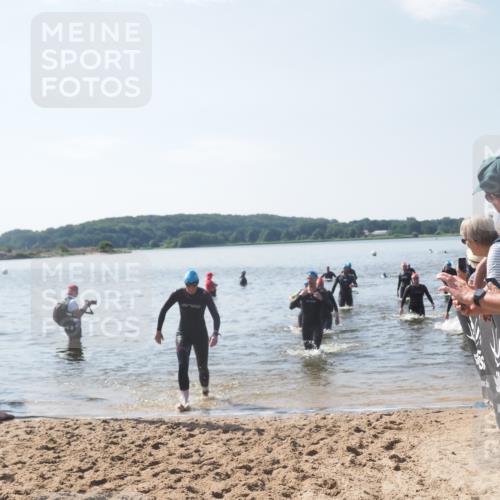 22.06.2025 - Viking Triathlon MichiJ http://msf.ph/oto/8102240 22.06.2025 10:45:57 Schwimmen 95, 217, 342, 360, 372, 425, 468, 525, 615, 621, 633 meine-sportfotos.de