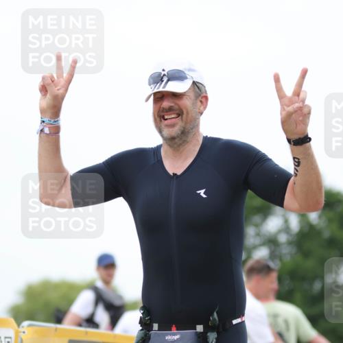 22.06.2025 - Viking Triathlon H.Heesch http://msf.ph/oto/8102247 22.06.2025 15:46:25 Laufen 335, 456 meine-sportfotos.de