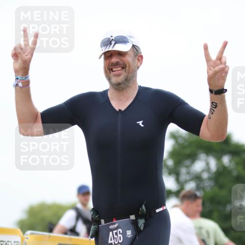 22.06.2025 - Viking Triathlon H.Heesch http://msf.ph/oto/8102251 22.06.2025 15:46:26 Laufen 335, 456 meine-sportfotos.de