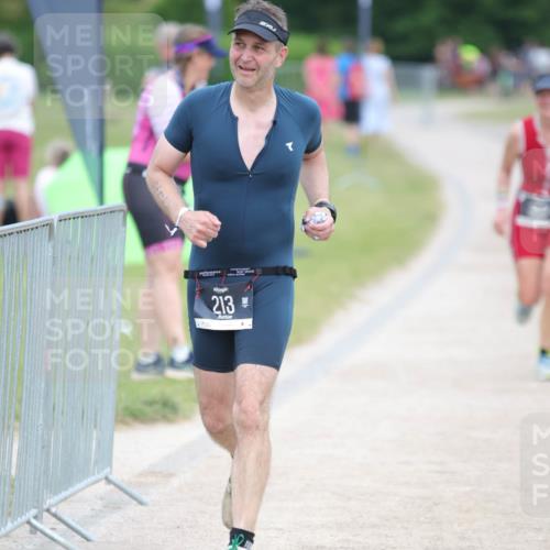 22.06.2025 - Viking Triathlon H.Heesch http://msf.ph/oto/8102435 22.06.2025 16:50:30 Laufen 213 meine-sportfotos.de