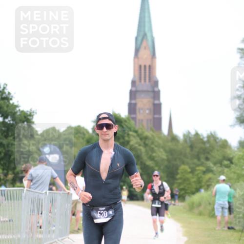 22.06.2025 - Viking Triathlon H.Heesch http://msf.ph/oto/8102443 22.06.2025 13:37:25 Laufen 8, 271, 520 meine-sportfotos.de