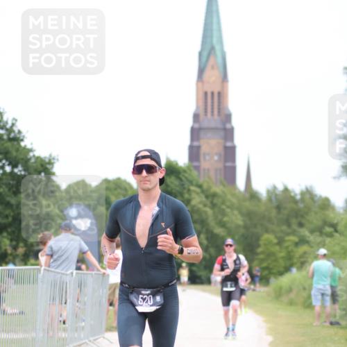 22.06.2025 - Viking Triathlon H.Heesch http://msf.ph/oto/8102457 22.06.2025 13:37:25 Laufen 8, 271, 520 meine-sportfotos.de
