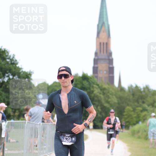 22.06.2025 - Viking Triathlon H.Heesch http://msf.ph/oto/8102476 22.06.2025 13:37:25 Laufen 8, 271, 520 meine-sportfotos.de