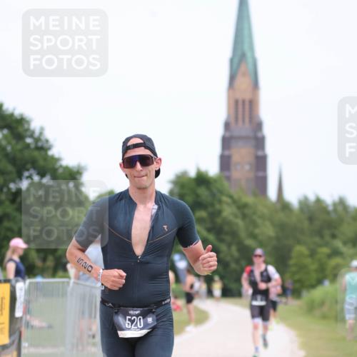 22.06.2025 - Viking Triathlon H.Heesch http://msf.ph/oto/8102507 22.06.2025 13:37:26 Laufen 8, 271, 520 meine-sportfotos.de