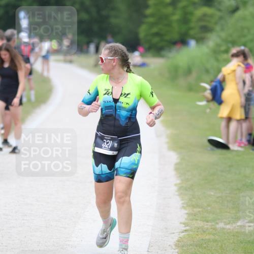22.06.2025 - Viking Triathlon H.Heesch http://msf.ph/oto/8102792 22.06.2025 15:48:24 Laufen 321 meine-sportfotos.de