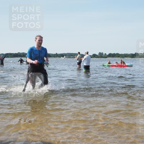 22.06.2025 - Viking Triathlon KatJ http://msf.ph/oto/8102911 22.06.2025 10:34:29 Schwimmen 247, 294, 306, 341, 366, 430, 486, 520, 527, 546 meine-sportfotos.de