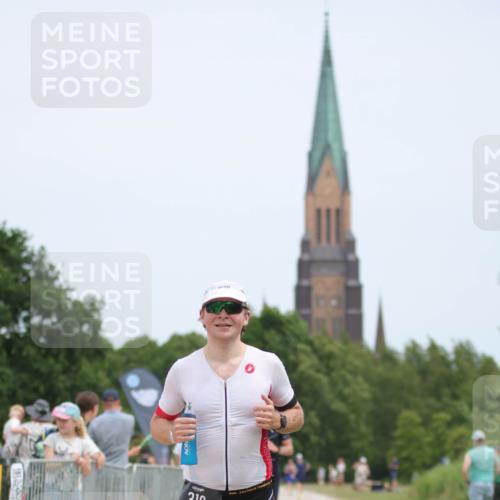 22.06.2025 - Viking Triathlon H.Heesch http://msf.ph/oto/8102964 22.06.2025 13:38:03 Laufen 225, 318 meine-sportfotos.de