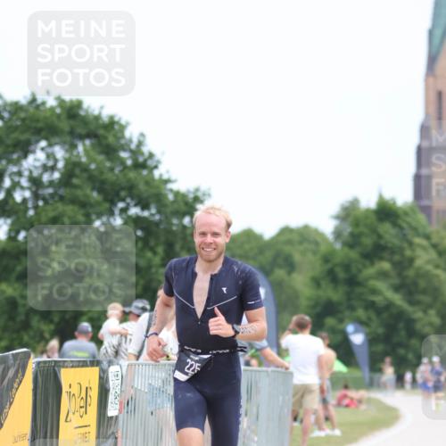 22.06.2025 - Viking Triathlon H.Heesch http://msf.ph/oto/8102991 22.06.2025 13:38:06 Laufen 225, 318 meine-sportfotos.de