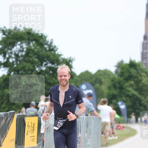 22.06.2025 - Viking Triathlon H.Heesch http://msf.ph/oto/8103007 22.06.2025 13:38:07 Laufen 225, 318 meine-sportfotos.de