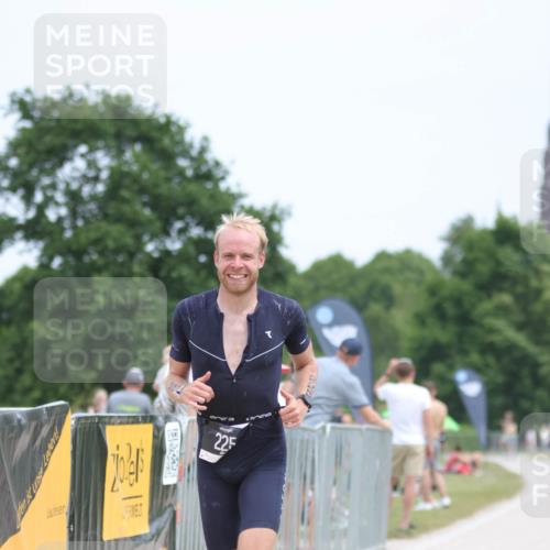 22.06.2025 - Viking Triathlon H.Heesch http://msf.ph/oto/8103016 22.06.2025 13:38:07 Laufen 225, 318 meine-sportfotos.de