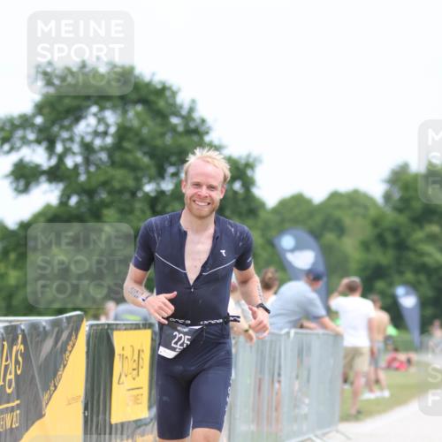 22.06.2025 - Viking Triathlon H.Heesch http://msf.ph/oto/8103032 22.06.2025 13:38:07 Laufen 225, 318 meine-sportfotos.de