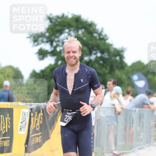 22.06.2025 - Viking Triathlon H.Heesch http://msf.ph/oto/8103066 22.06.2025 13:38:07 Laufen 225, 318 meine-sportfotos.de