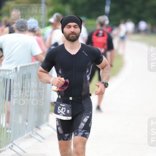 22.06.2025 - Viking Triathlon H.Heesch http://msf.ph/oto/8103138 22.06.2025 15:50:49 Laufen 542 meine-sportfotos.de