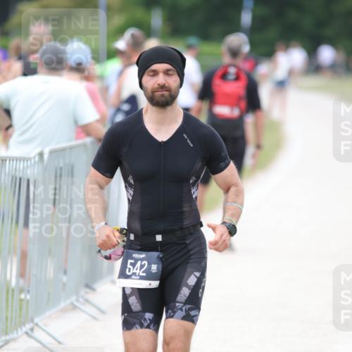 22.06.2025 - Viking Triathlon H.Heesch http://msf.ph/oto/8103143 22.06.2025 15:50:49 Laufen 542 meine-sportfotos.de