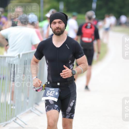 22.06.2025 - Viking Triathlon H.Heesch http://msf.ph/oto/8103150 22.06.2025 15:50:49 Laufen 542 meine-sportfotos.de