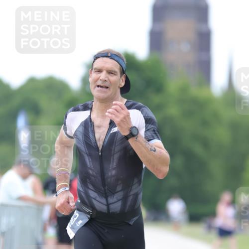 22.06.2025 - Viking Triathlon H.Heesch http://msf.ph/oto/8103442 22.06.2025 15:52:36 Laufen 463 meine-sportfotos.de