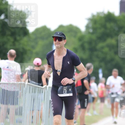 22.06.2025 - Viking Triathlon H.Heesch http://msf.ph/oto/8103508 22.06.2025 15:53:16 Laufen 75, 637 meine-sportfotos.de