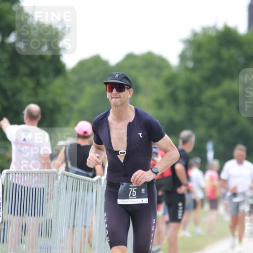 22.06.2025 - Viking Triathlon H.Heesch http://msf.ph/oto/8103515 22.06.2025 15:53:16 Laufen 75, 637 meine-sportfotos.de