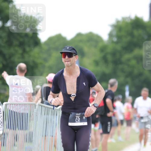 22.06.2025 - Viking Triathlon H.Heesch http://msf.ph/oto/8103521 22.06.2025 15:53:16 Laufen 75, 637 meine-sportfotos.de