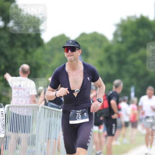 22.06.2025 - Viking Triathlon H.Heesch http://msf.ph/oto/8103527 22.06.2025 15:53:16 Laufen 75, 637 meine-sportfotos.de