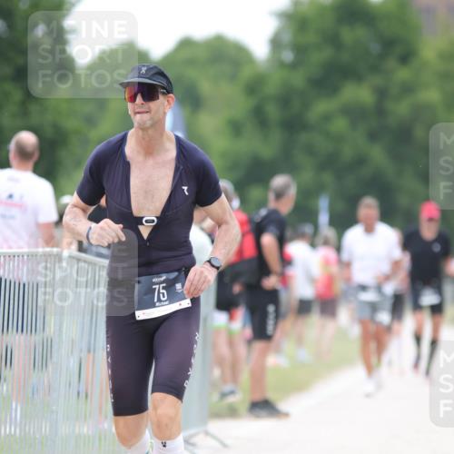 22.06.2025 - Viking Triathlon H.Heesch http://msf.ph/oto/8103543 22.06.2025 15:53:16 Laufen 75, 637 meine-sportfotos.de