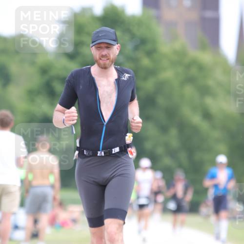 22.06.2025 - Viking Triathlon H.Heesch http://msf.ph/oto/8103618 22.06.2025 13:39:54 Laufen 342 meine-sportfotos.de